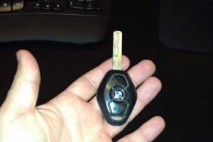 Cách xử lý chìa khóa thông minh ô tô hết pin