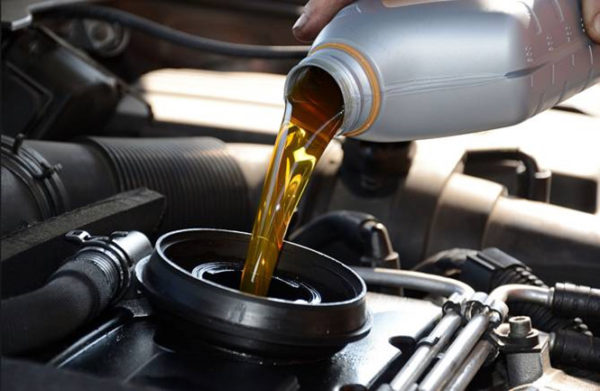 Khi nào cần thay dầu động cơ ô tô