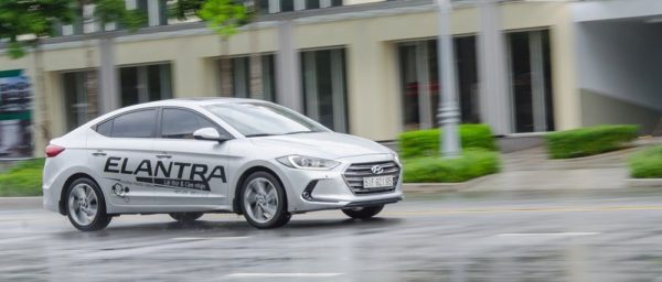 Xe ô tô tiết kiệm nguyên liệu Hyundai Elantra